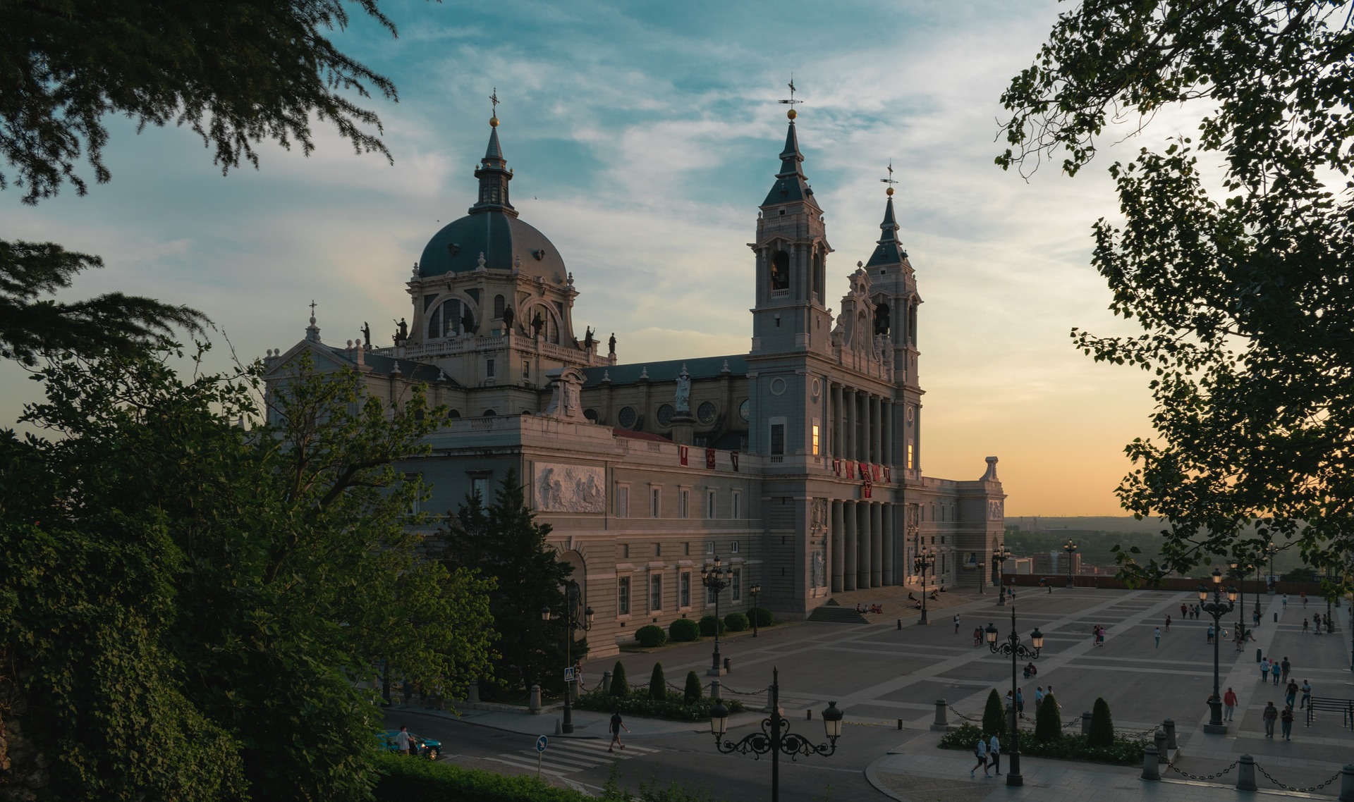 Madrid Kirche bei Sonnenuntergang